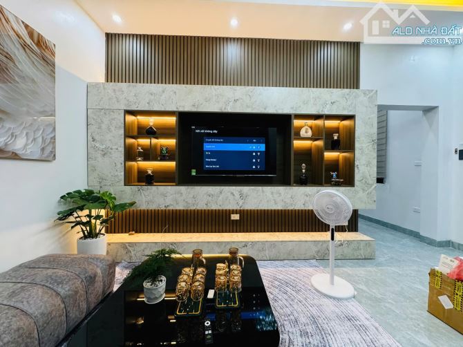 Bán nhà 42m2 xây 4 tầng nội thất siêu đẹp phố 8/3 cách ô tô đỗ 30m - 1