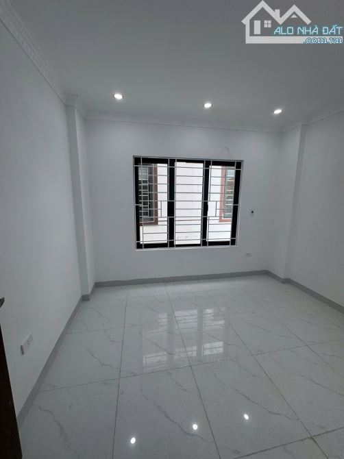 NHÀ 4 TẦNG 3 TỶ35. CUỐI TỐ HỮU KÉO DÀI. GẦN CHỢ YÊN LỘ - KĐT ĐÔ NGHĨA. CÁCH BX YÊN NGHĨA 3 - 1