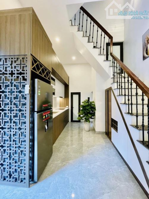 Bán nhà 42m2 xây 4 tầng nội thất siêu đẹp phố 8/3 cách ô tô đỗ 30m - 2