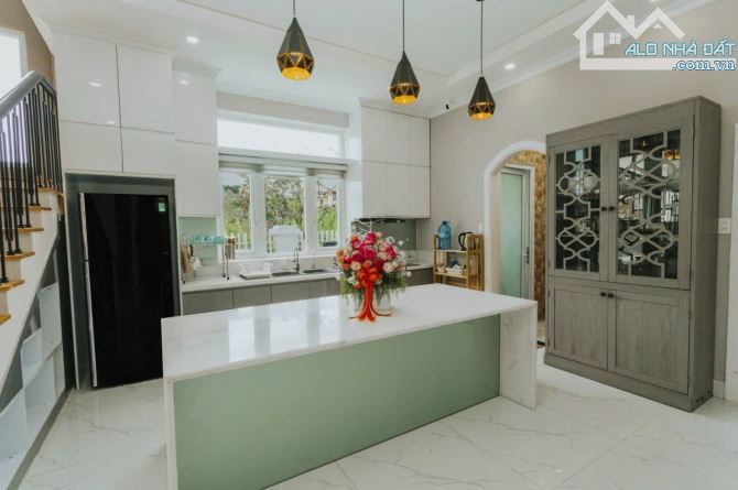 Cần bán biệt thự đường Quang Trung, p9, tp Đà Lạt. 200m² 3 tầg, 6phog, 16ty - 2