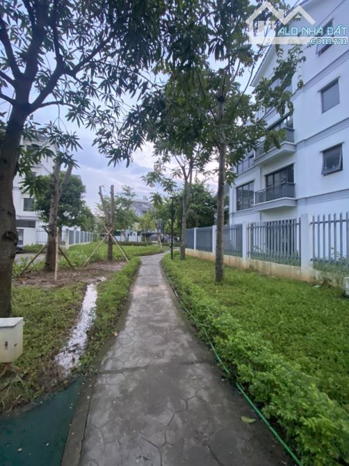 Cần bán Gamuda, căn liền kề góc 03 mặt thoáng. DT: 150m2. Giá: 39,6 tỷ. Có thương lượng - 2