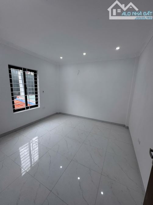 NHÀ 4 TẦNG 3 TỶ35. CUỐI TỐ HỮU KÉO DÀI. GẦN CHỢ YÊN LỘ - KĐT ĐÔ NGHĨA. CÁCH BX YÊN NGHĨA 3 - 3