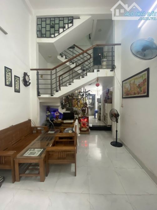 Bán nhà 3 tầng Trung tâm ĐN, 2 tỷ 800, 39 m2, 3PN, kiệt thông, đường Hoàng Diệu, Hải Châu