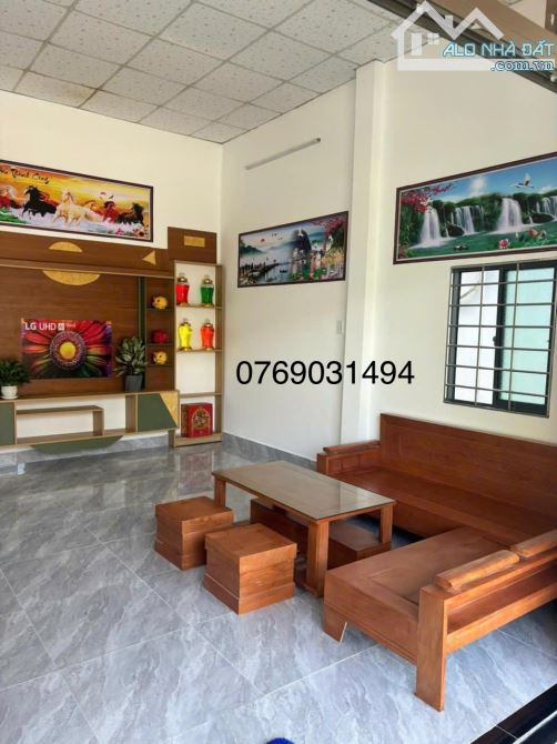 Bán nhà Đông Mỹ- Thanh Trì 42m2, sổ chính chủ, ở ngay