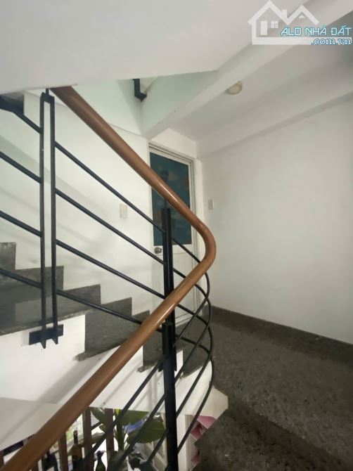 Bán nhà 3 tầng Trung tâm ĐN, 2 tỷ 800, 39 m2, 3PN, kiệt thông, đường Hoàng Diệu, Hải Châu - 1