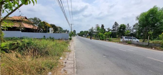 Bán đất thổ cư mặt tiền đường Sông Lu xã Trung An Củ Chi, DT: 6757m2. - 2