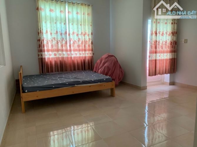 Nhà đẹp 3 tầng, ngang 5m, 80m2. Giá bán 6 tỷ. Sau lưng căn MT  Dương Đình Hội - 2