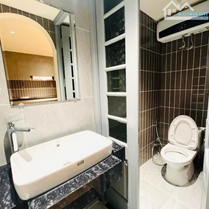 Apartment Xuân Diệu DT40m 8 tầng thang máy mặt tiền 5,2m ngõ trước nhà ba gác - 2