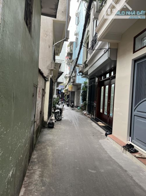 SIÊU HIẾM BÁN NHÀ HOA LƯ, 40M, 5T, THANG MÁY, GẦN Ô TÔ, NGÕ THÔNG RỘNG, CHỈ 12,8 TỶ.