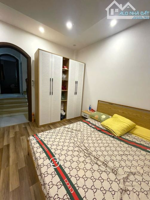 SIÊU RẺ - CHÀO BÁN NHÀ MỚI 4 TẦNG KIỆT THẲNG 3M HẢI PHÒNG- CÁCH ĐƯỜNG 50m- GẦN GA ĐÀ N