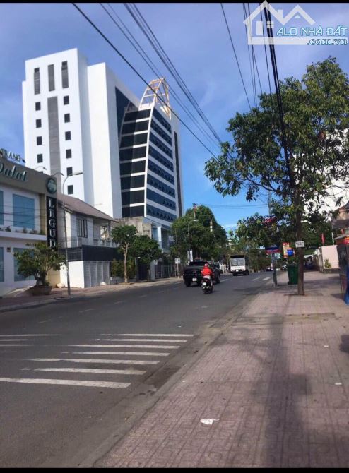Nhà 4 Tầng Đường Tôn Thất Tùng Nha Trang ngang 9,5m
