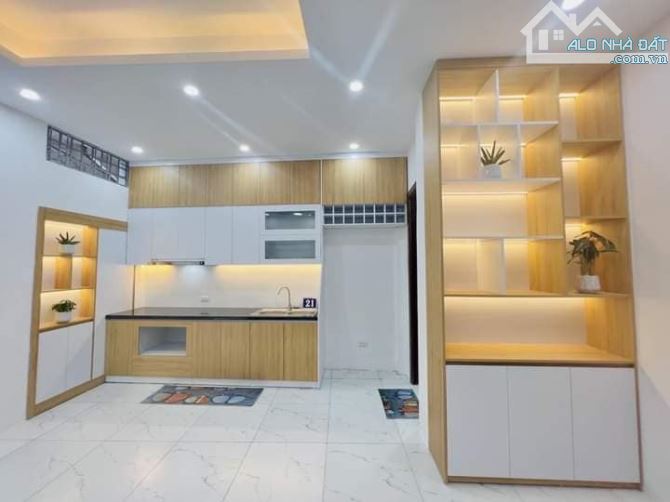 Ngọc Lâm- Nguyễn Sơn- Long Biên, Nhà 4 tầng, Ô tô đỗ cửa, DT 65m2, MT 5m, Giá 8.2 tỷ
