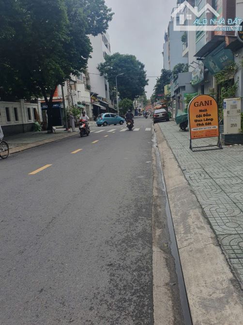 HÀNG HIẾM KHÓ TÌM - Bán Gấp Mặt tiền đường Hòa Hưng, P.12 , Q.10. (Dt: 15 x23m)