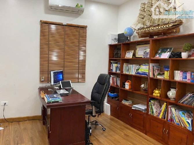 Nhà mặt ngõ HỒNG TIẾN- BỒ ĐỀ- LONG BIÊN. Nhà 3 tầng, DT 54m2, Ô tô tránh, giá 8.5 tỷ - 1