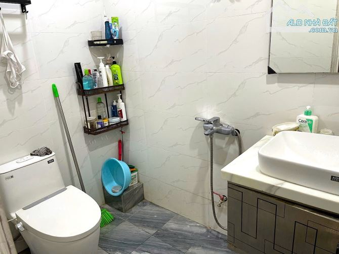 Bán Nhà mặt ngõ Hoàng Mai, diện tích 65m² x 3 tầng - 1