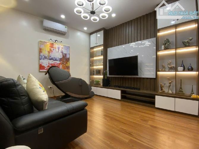 Nhà mặt ngõ HỒNG TIẾN- BỒ ĐỀ- LONG BIÊN. Nhà 3 tầng, DT 54m2, Ô tô tránh, giá 8.5 tỷ - 2