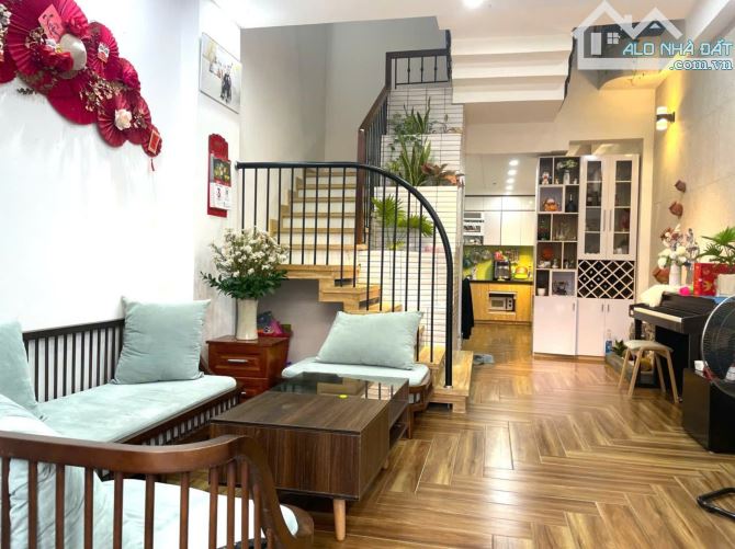 SIÊU RẺ - CHÀO BÁN NHÀ MỚI 4 TẦNG KIỆT THẲNG 3M HẢI PHÒNG- CÁCH ĐƯỜNG 50m- GẦN GA ĐÀ N - 5