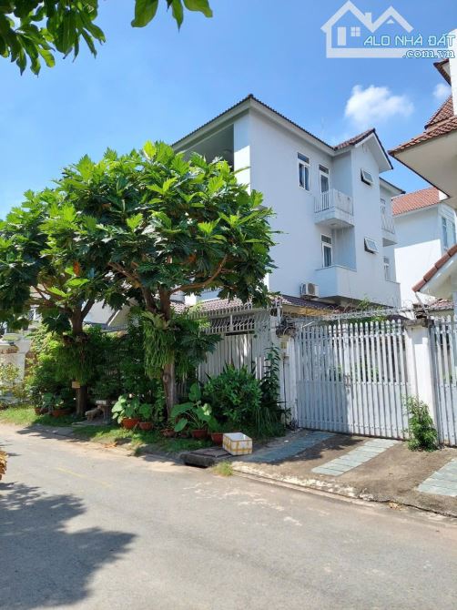 27.5 TỶ- BIỆT THỰ SÂN VƯỜN 3 LẦU 15X16M, 240M2, KHU ĐỒNG BỘ BIỆT THỰ- P13- BÌNH THẠNH