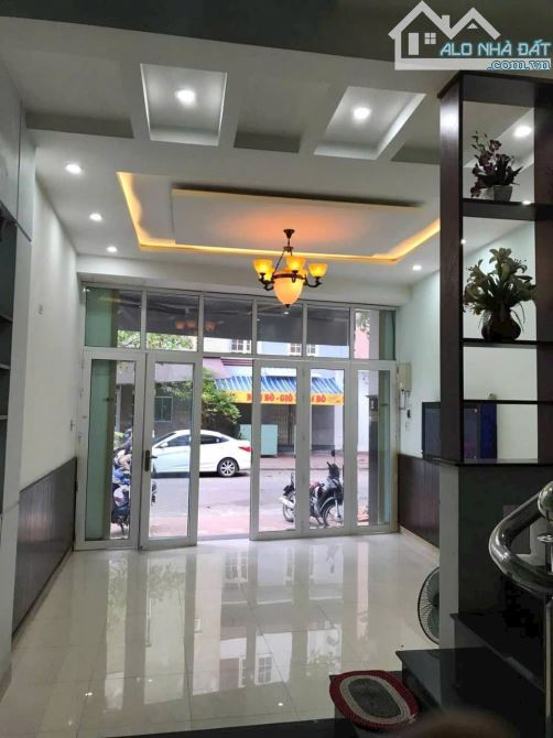 Bán Nhà 4 Tầng Đường Diên Hồng. 62m2. Giá 8 tỷ 2. Ngay Trung Tâm Hội Nghị Tỉnh.