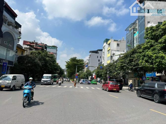 Mặt phố Trần Phú, Sơn Tây, lô góc ngã 4 đẹp, 6 tầng thang máy, 92.1m2, MT 8m giá chỉ 47 tỷ