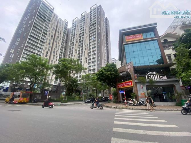 Biệt thự Lô góc, Kinh doanh phố Trần Kim Xuyến, Trung Kính, 205m2, MT 26m giá 88 tỷ