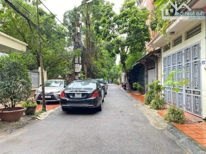 Bán nhà phân lô, vỉa hè, ô tô tránh Hoàng Quốc Việt 66m 5 tầng MT 5m 17.5 tỷ