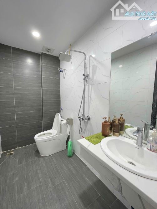 Bán nhà Hoàng Đạo Thành 40m*6 tầng mặt tiền 4m giá 12 tỷ - 1