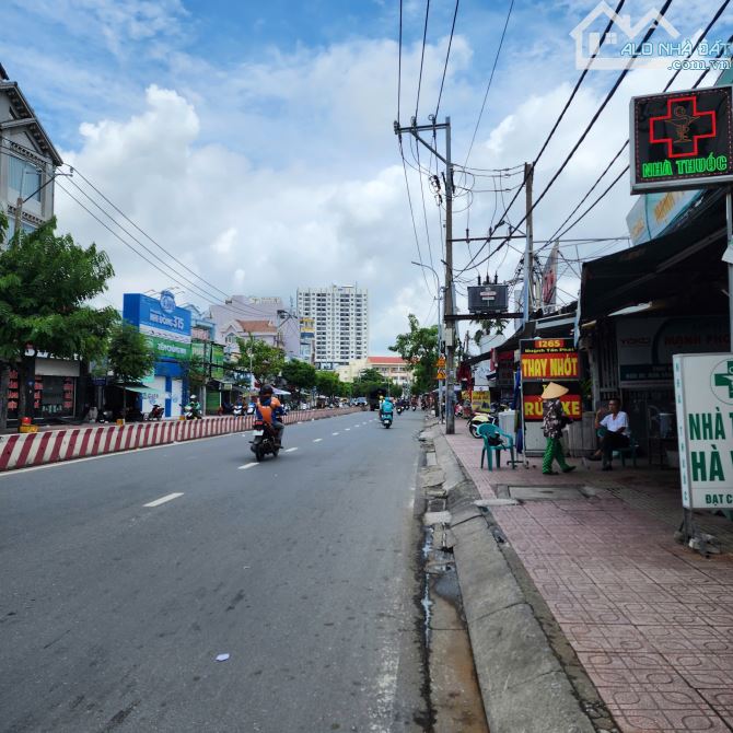 Bán nhà Huỳnh Tấn Phát Quận 7 - 120m2 - ngang khủng 5m - hẻm ô tô - nhỉnh 7 tỷ TL. - 1