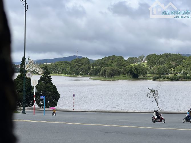 BÁN CĂN KHÁCH SẠN PHẦN THÔ VỊ TRÍ CỰC KỲ ĐẮT ĐỊA VIEW TRỰC DIỆN HỒ XUÂN HƯƠNG