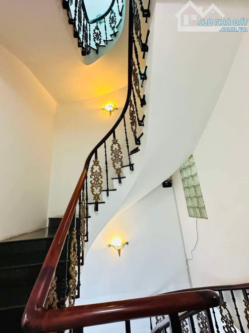 QUẬN 1 - GẦN MẶT TIỀN - HẺM XE HƠI - DT 4m x 20m - CHỈ 19.95 TỶ - 2