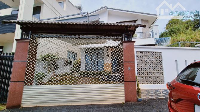 👉Villa Hẻm ô tô lớn Sổ riêng Hùng Vương, Phường 9, Đà Lạt, đường trước nhà rộng - 2