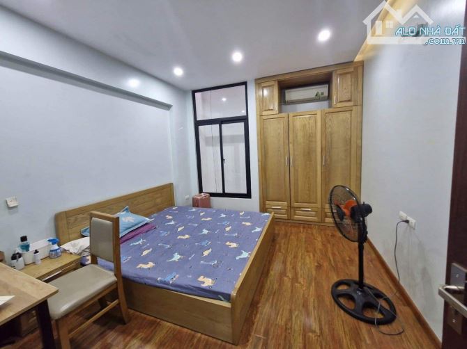 Bán nhà Phân Lô Nguyễn Khang. Dt 64m2 x 4T, thông Trung Yên, ngõ 7m. Giá 18.5 tỷ - 2