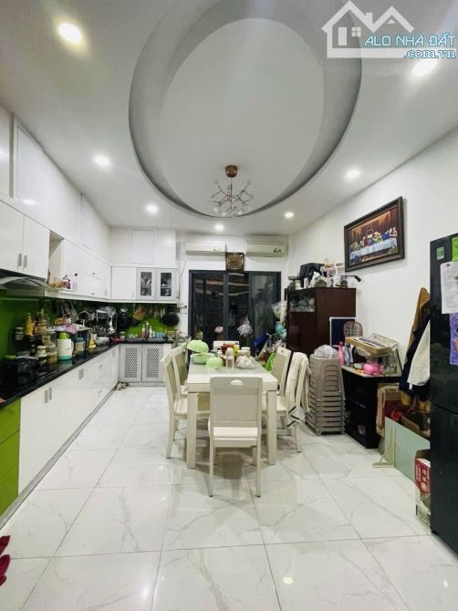 BÁN NHÀ 4 TẦNG-75m²-TRUNG TÂM [PHÚ NHUẬN]-NHÀ MỚI Ở NGAY-CHỈ 10.3Tỷ - 2