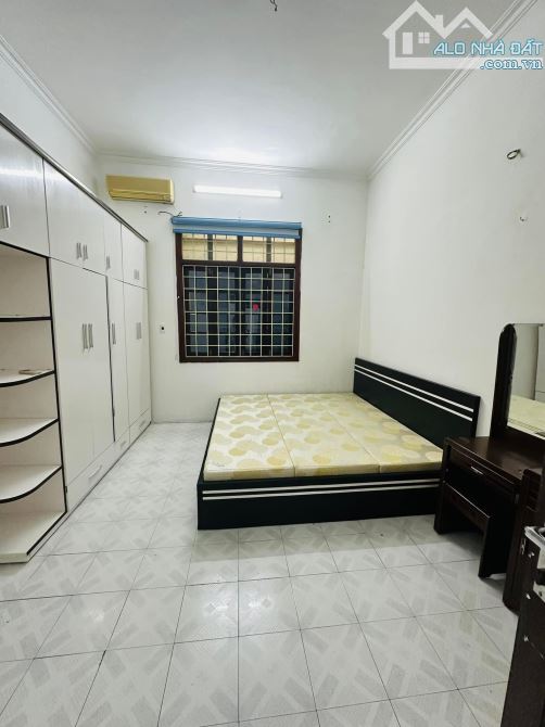 BÁN NHÀ NGÕ 69 HOÀNG VĂN THÁI - CÁCH Ô TÔ 10M - 42M x 4 TẦNG GIÁ 8,9 TỶ - 2