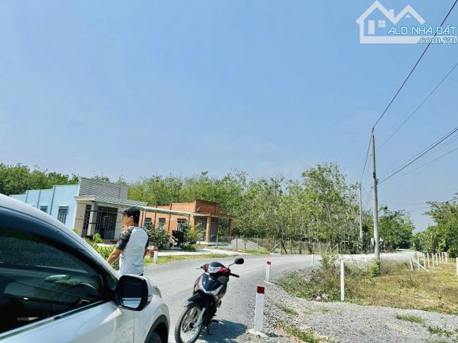 ✨ 1.045m2 LÔ ĐẤT 2 MẶT TIỀN, 400M2 THỔ CƯ, đường LỚN (sắp đổ NHỰA) 2 Ô tô né nhau - 1.7 Tỷ - 3