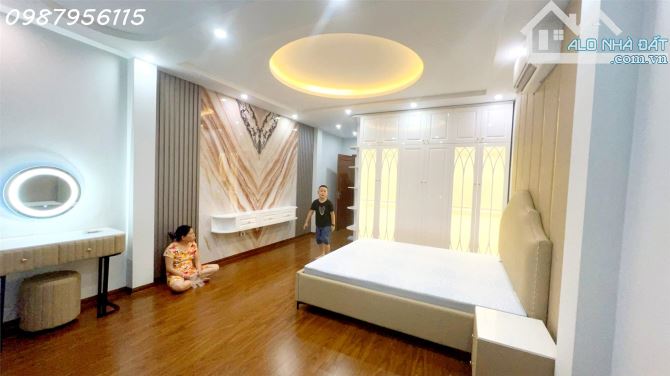 Bán nhà Ngọc Lâm - 68m2, 2 thoáng - 6 tầng thang máy - Ô tô kinh doanh - 5 phút vào phố cổ - 4