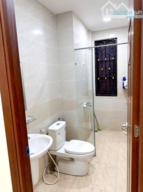 Cho thuê nhà đg số 4, khu Cityland, Phường 10, Quận Gò Vấp. Hầm 4 lầu(5x20) 500m2 chỉ 33tr - 5