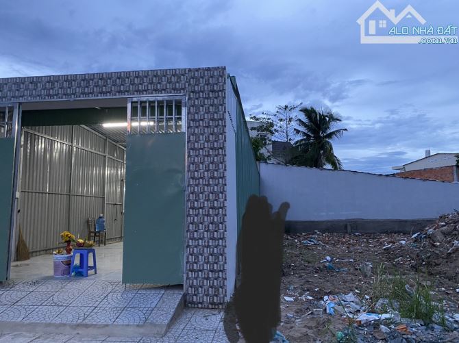 Bán kho 2 mặt tiền KDC Đại Học Cần Thơ , DT: 5m (hậu 20m) x 31m= 260m2, giá: 7.9 tỷ - 5