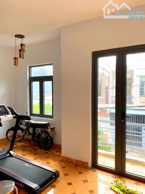Bán nhà MT khu Mỹ An, Ngũ Hành Sơn, gần sông mát mẻ yên tĩnh, diện tích 100m2 nhỉnh 5 tỷ