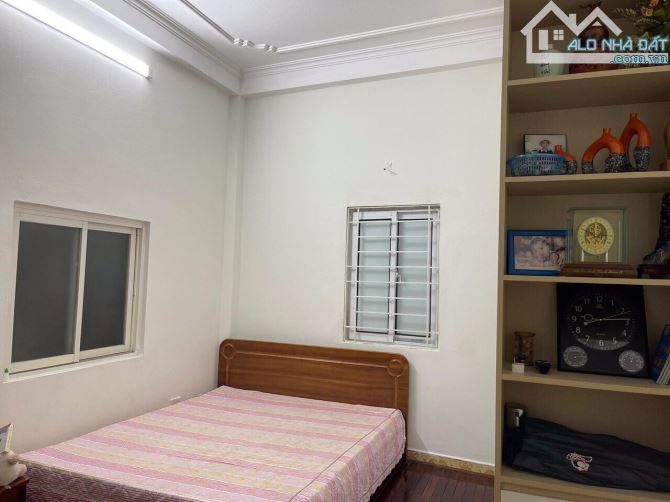 Bán Gấp nhà phố Trần Hữu Tước 45m 6Tg MT 4,5m hơn 10 tỷ thang máy 1 nhà ra phố full nội t.