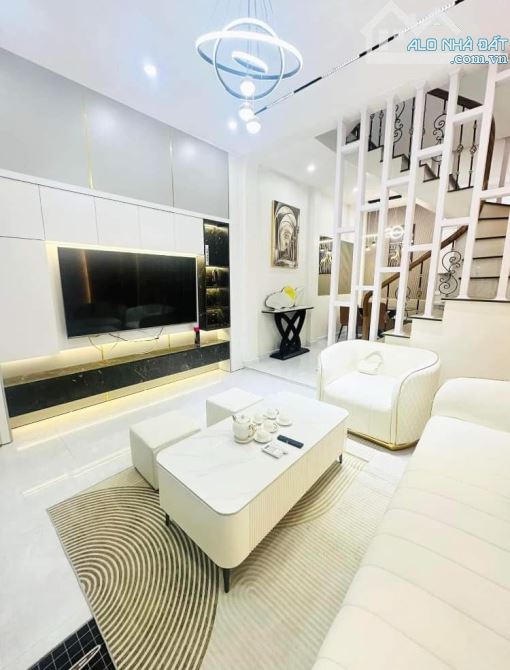 HOA HẬU ĐẸP MỸ ĐÌNH - Ô TÔ ĐỖ CỔNG - 3 THOÁNG ĐẸP Ở NGAY- 40Mx5T GIÁ 8.3 TỶ.