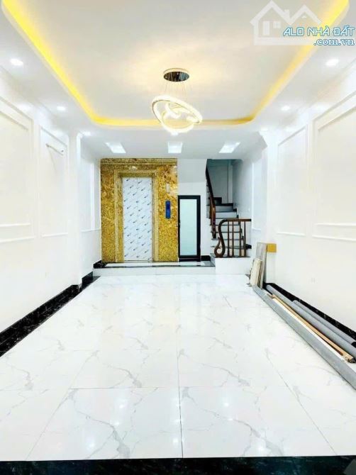 Siêu phẩm nhà phố Đào Tấn, 42m2, 5tầng, thang máy, full nội thất, 80m ra phố, ôtô đỗ cách