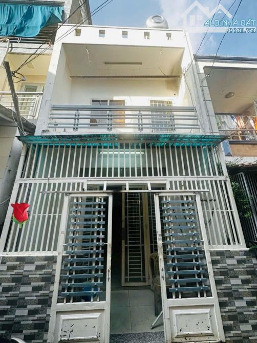 Bán nhà 2 tầng 40m2 chỉ 2.4 tỷ Nguyên Hồng, P1, GV. Gần Cao đẳng Dược SG, cho thuê 13tr