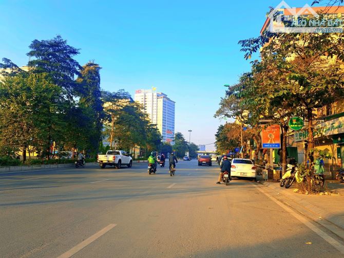 View Ngã 4 Nguyễn Văn Huyên, Mặt Ngõ Kinh Doanh, 70m2, 5 Tầng, Cạnh Công Viên, Oto Tránh