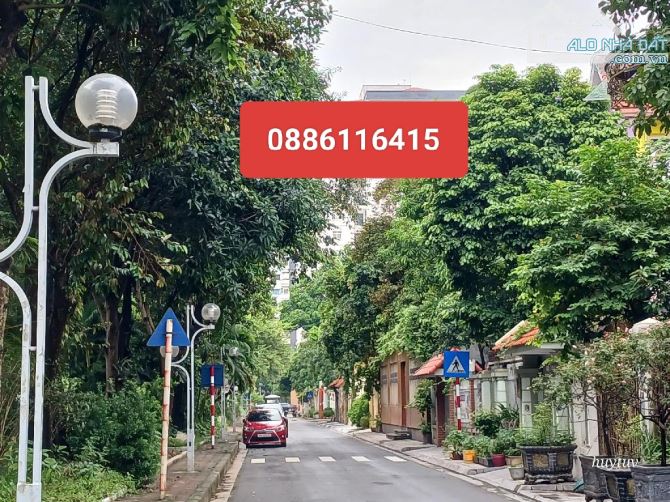 BÁN GẤP BIỆT THỰ KĐT MỸ ĐÌNH, HÀNG XÓM QUAN CHỨC, AN NINH TUYỆT ĐỐI. 200M GIÁ TT