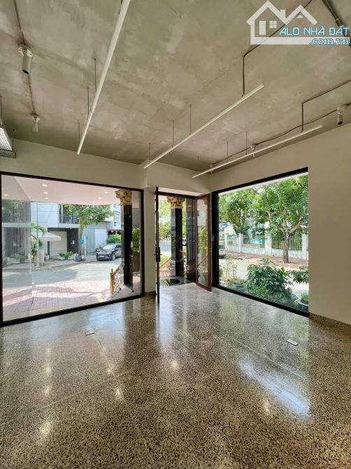 Cho thuê nhà mặt tiền  200m2 góc 2 mặt tiền KĐT An Phú ,Quận_2 - 1