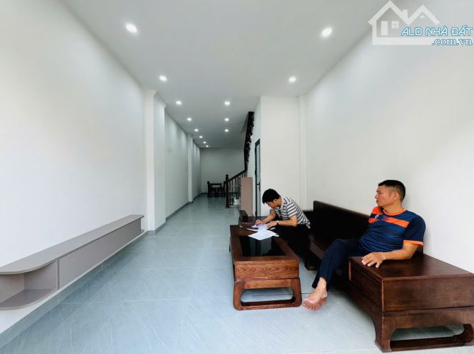 Nhà 8 phòng khép kín ngõ thông cách 400m ra mặt đường QL 32, gần chợ , hiệu thuốc - 1