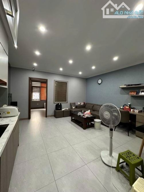 BÁN NHÀ NGUYỄN VĂN HUYÊN, PHÂN LÔ VIP, ÔTÔ TRÁNH, KINH DOANH, 65M2, NHỈNH 14 TỶ - 2