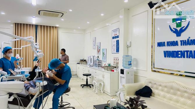 Bán nhà mặt phố Trần Vỹ. Dt 55m2, 8 tầng thang máy, vỉa hè rộng. Giá 26.5 tỷ - 2