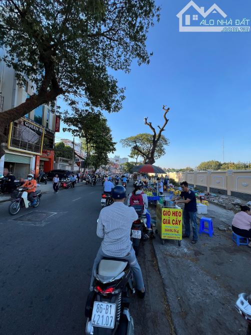 Bán MT Hoàng Hoa Thám,P13- Cạnh sân bay Tân Sơn Nhất. S= 10x40m, ctxd 1H10T. Gía 55Tỷ - 2